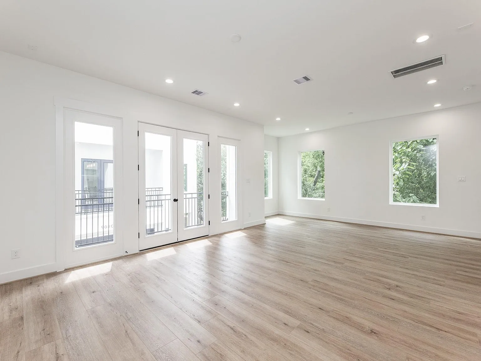 3 bed, 3.5 bath, 1886 sqft, $2,695 — Photo 3