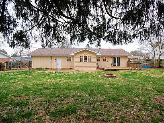 5th image of 208 W Cherry Ln
