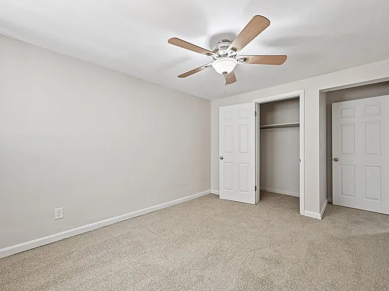 Dahlia Apartments — Photo 21