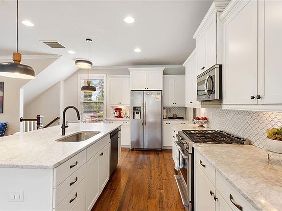 3rd image of 2107 Tilson Rd