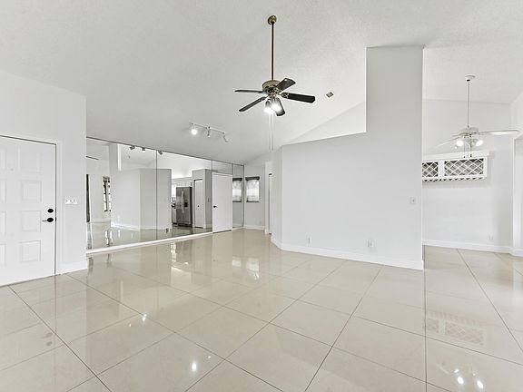 5th image of 5421 Helene Cir