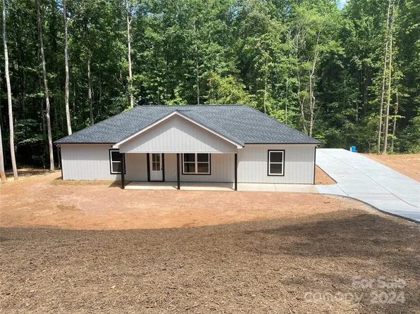 352 Rainbow Cir, Clover, SC 29710