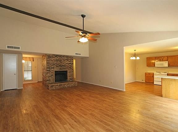 4th image of 4208 Greencrest Dr