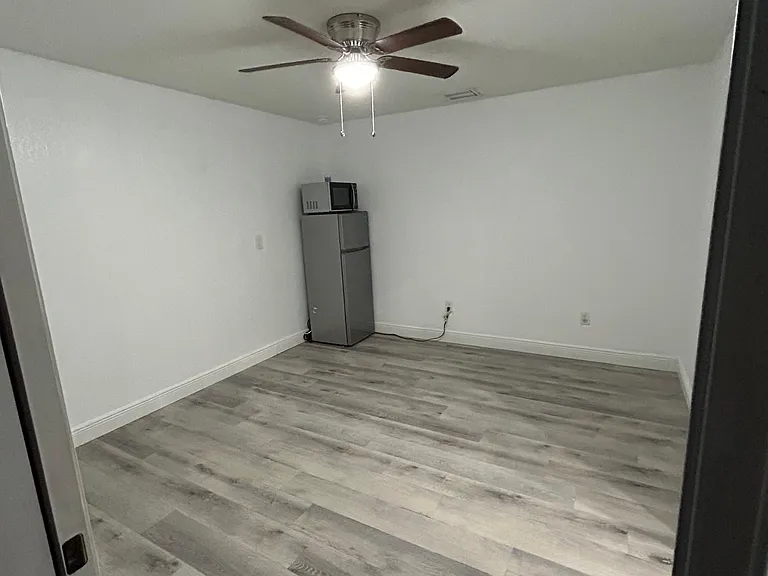 1605 N Gomez Ave — Photo 30