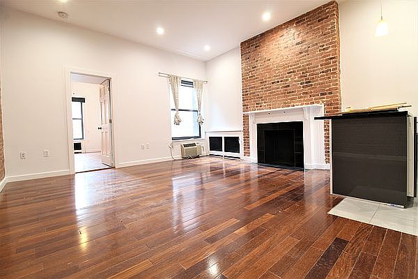 1st image of 340 W 71st St #9