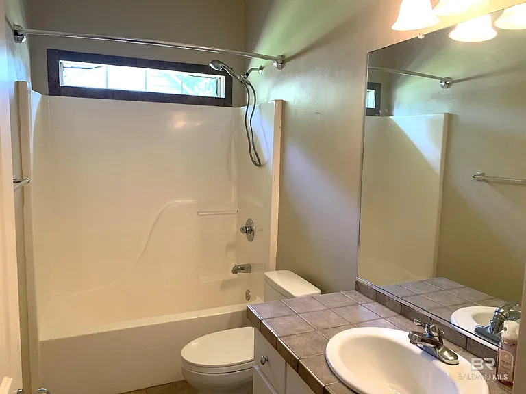 1000 Wesley Ave — Photo 15