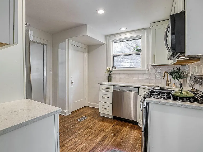 5609 Kenwood Ave — Photo 6