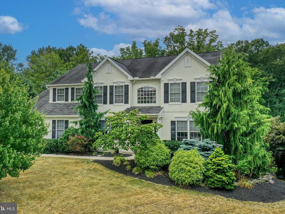 1st image of 19 Ridgeway Cir