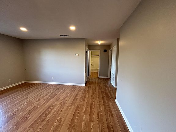 4th image of 2049 Wynwood Dr NW #4