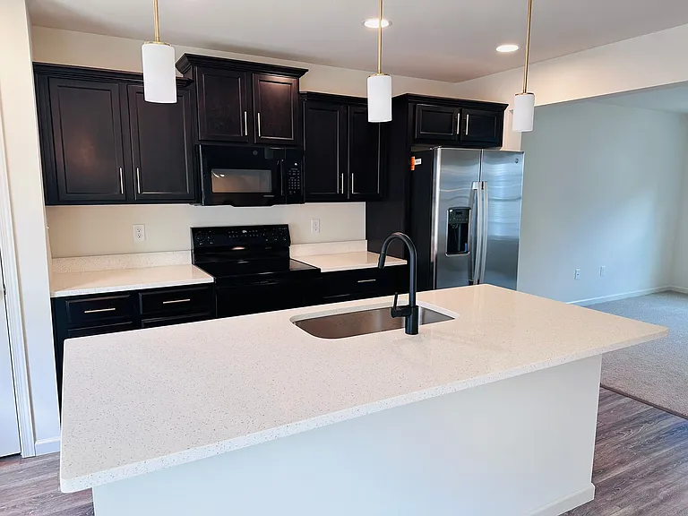 112 Hawley Ct — Photo 5