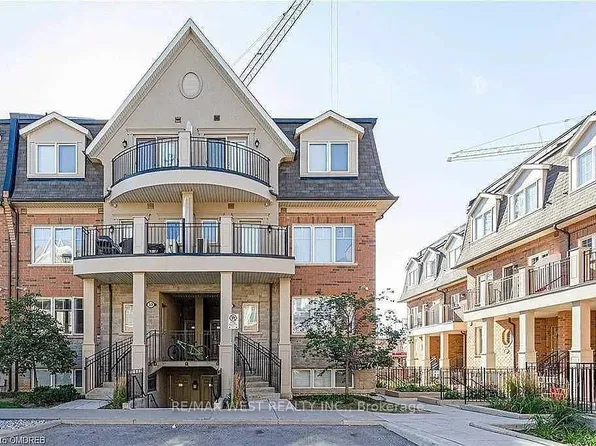2420 Baronwood Dr #34-04, Oakville, ON L6M 0X6
