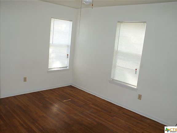 5th image of 620 W Avenue E