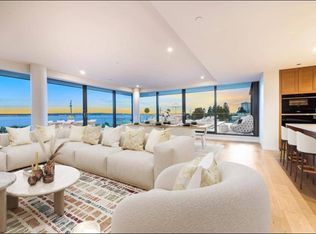 1375 Bellevue Ave #2, West Vancouver, BC V7T1B5