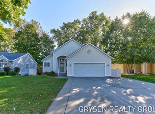 642 Clover Ridge Ave NW, Grand Rapids, MI 49504