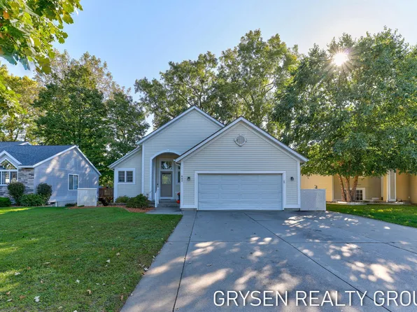 642 Clover Ridge Ave NW, Grand Rapids, MI 49504