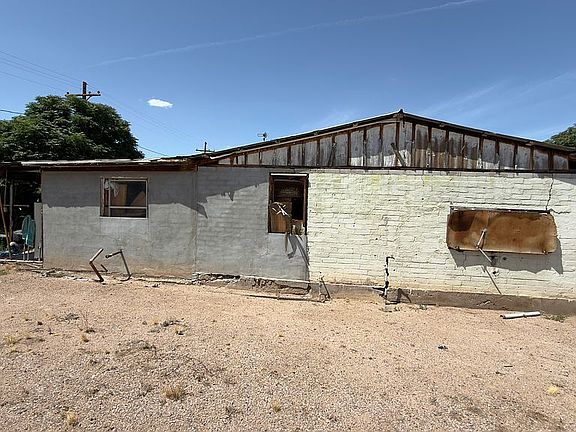 3rd image of 608 N Tiger Dr