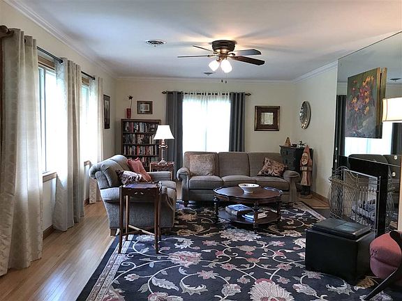 2nd image of 1410 Burnett Ln