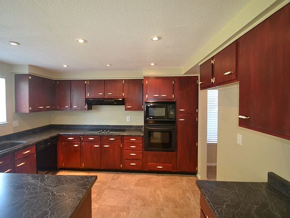 4th image of 348 Brookdale Dr