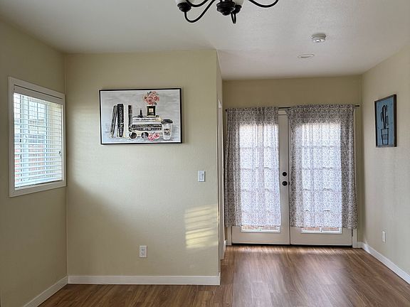 2nd image of 3271A N Vineland Ave