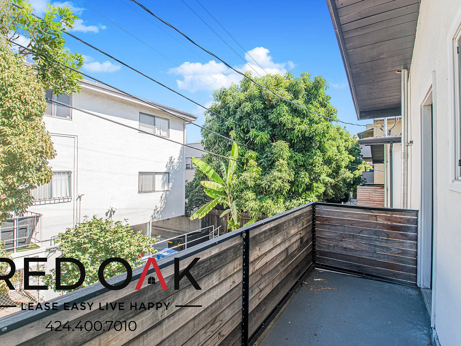 ~1 Month Free~ Stylish 2-Bed With In-Unit Laundry And Tandem Parking Available ~ In Hollywood! — Photo 3