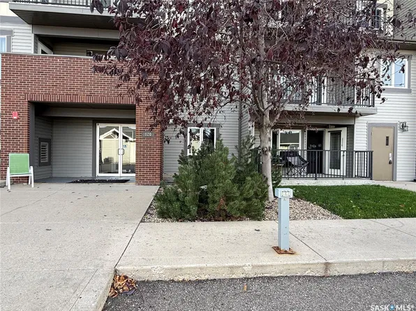 820 5th Street NE #103, Weyburn, SK S4H 2V2