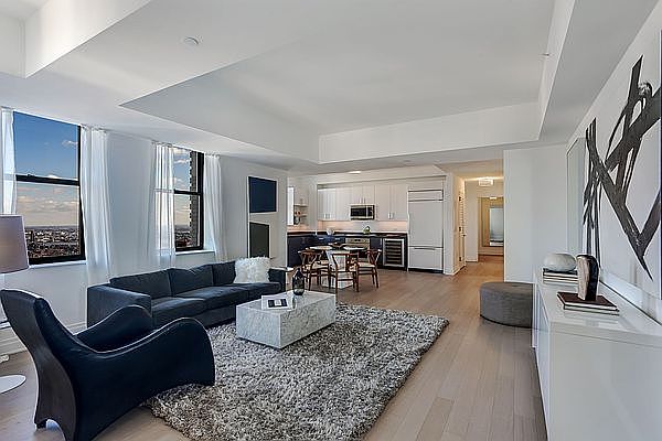 1st image of 70 Pine St Ph 5802