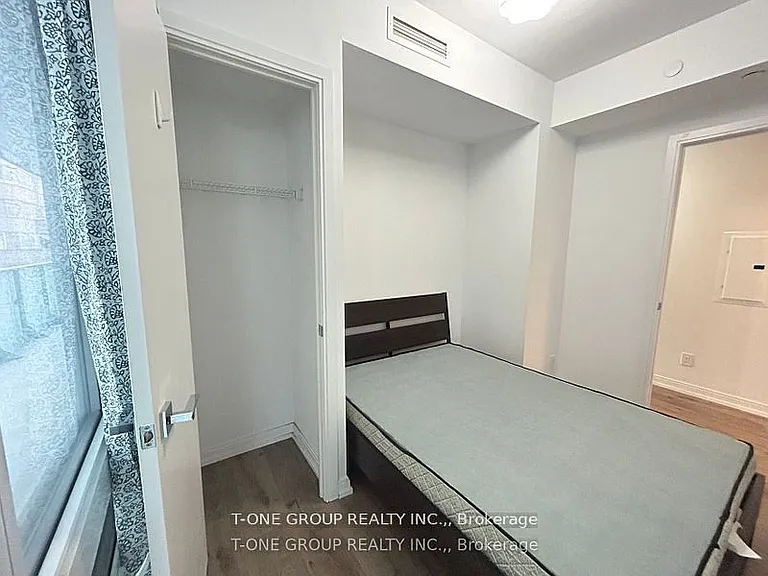 42 Charles St E #407 — Photo 5