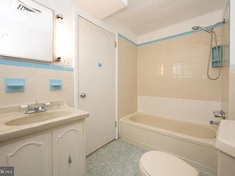 24 W Branch Ave #B — Photo 4