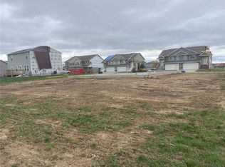 330 Old Oak Rdg, Hills, IA 52235