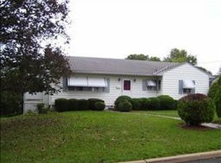 1084 Richard St, Raritan, NJ 08869