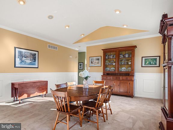 5th image of 221 Kendig Ln