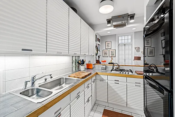 Rented by Ina Greenfield, LREB | media 29