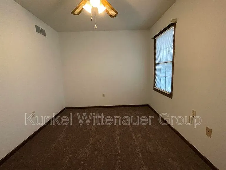 2020 Greenbrier Dr — Photo 25