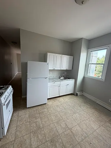 231 3rd St #3 Photo 1