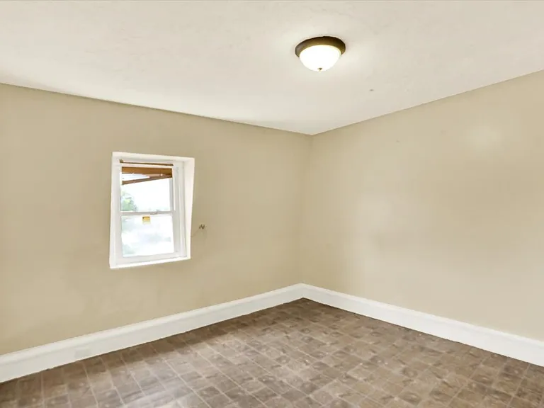 234 W Douglass St — Photo 19