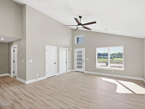 4th image of 2206 Modern Ave
