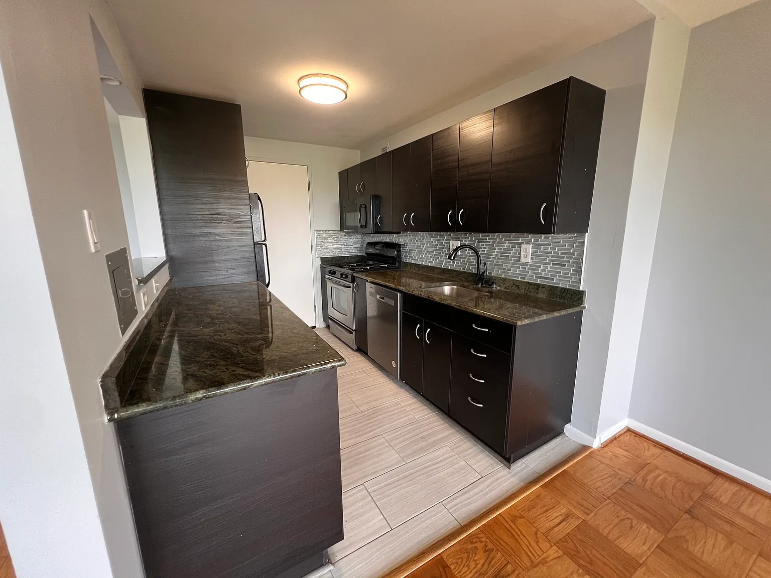 2 bed, 1104 sqft, $2,500 — Photo 4