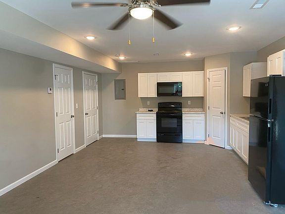 4th image of 213 Cane Creek Ln #102