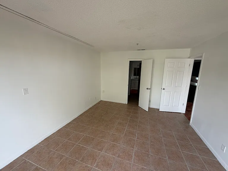 12995 Automobile Blvd #850 — Photo 8