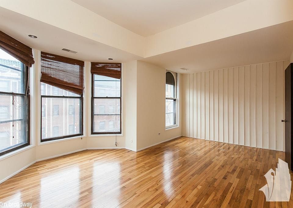 1st image of 2900 N Broadway St #423