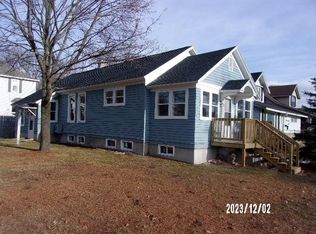 1122 10th Ave S, Escanaba, MI 49829