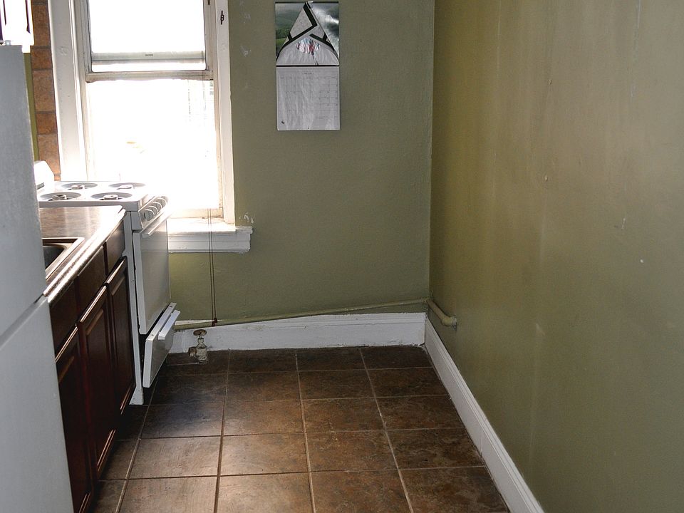 2nd image of 315 W Broadway APT 3H