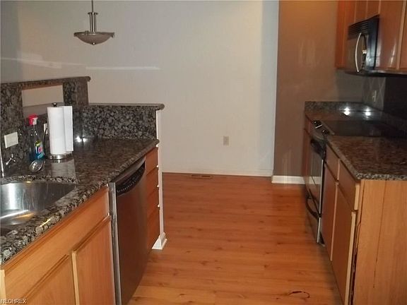 4th image of 217 W Marina Pkwy