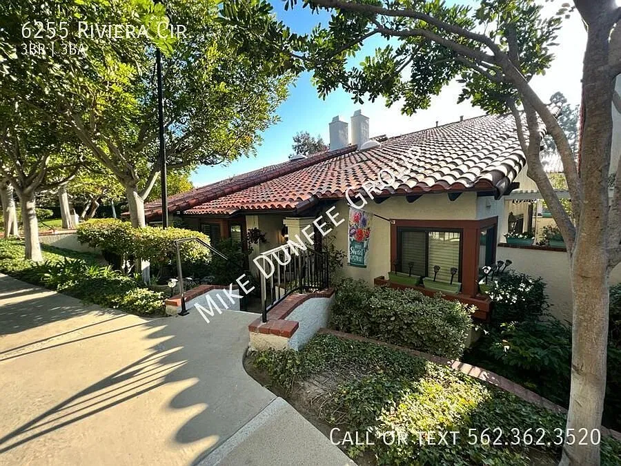 Fully Furnished Three Bedroom Townhouse in Bixby Riviera — Photo 2