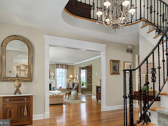 5th image of 8 Mill Creek Rd