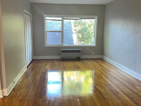 4th image of 2001 W Lunt Ave #1