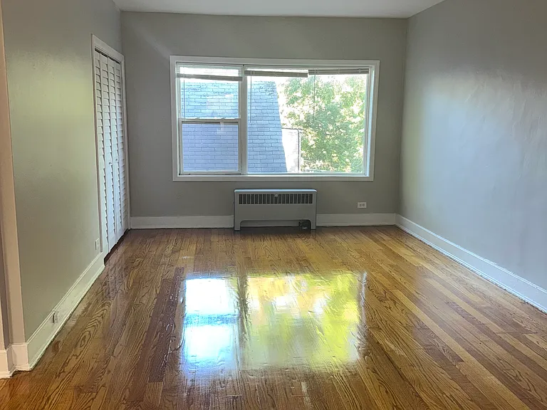 2001 W Lunt Ave #1 — Photo 2