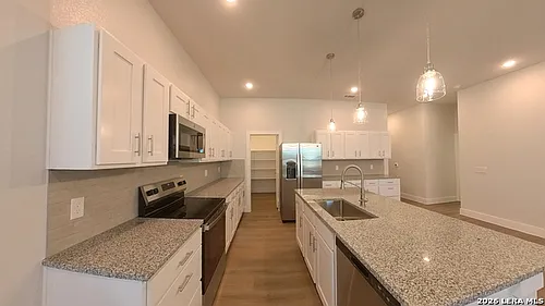 330 E Carson St #1102 Photo 1