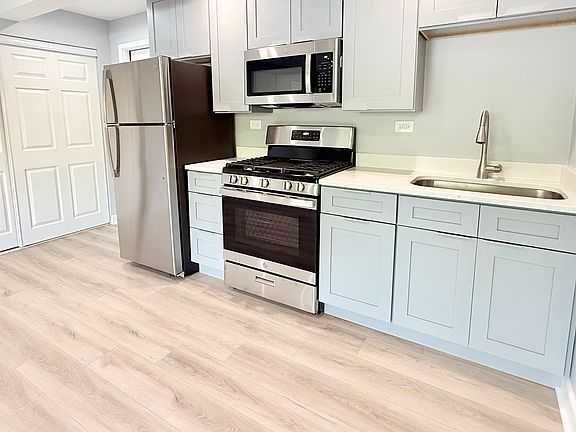 2nd image of 2807 N McVicker Ave Unit 1