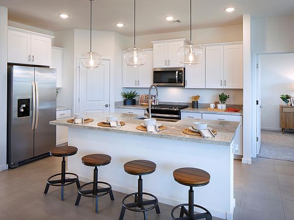 PHX_PalomaCrk_Mason_Distinct_Kitchen.jpg